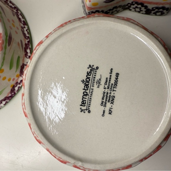 Temp-Tations Green and Pink Bakeware Collection with Star and Floral Patterns - Picture 9 of 10